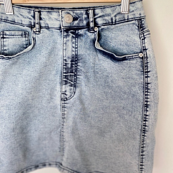 Zara High Rise Acid Wash Mini Skirt - Picture 3 of 6